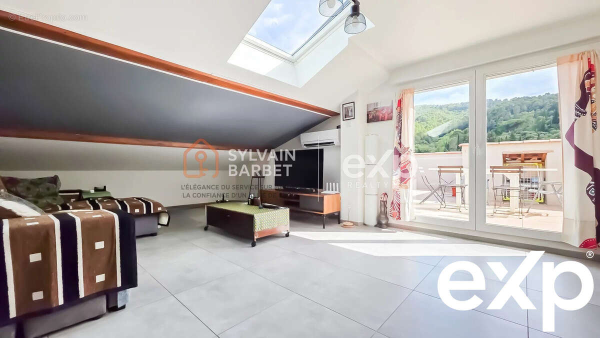 Appartement à SOLLIES-PONT