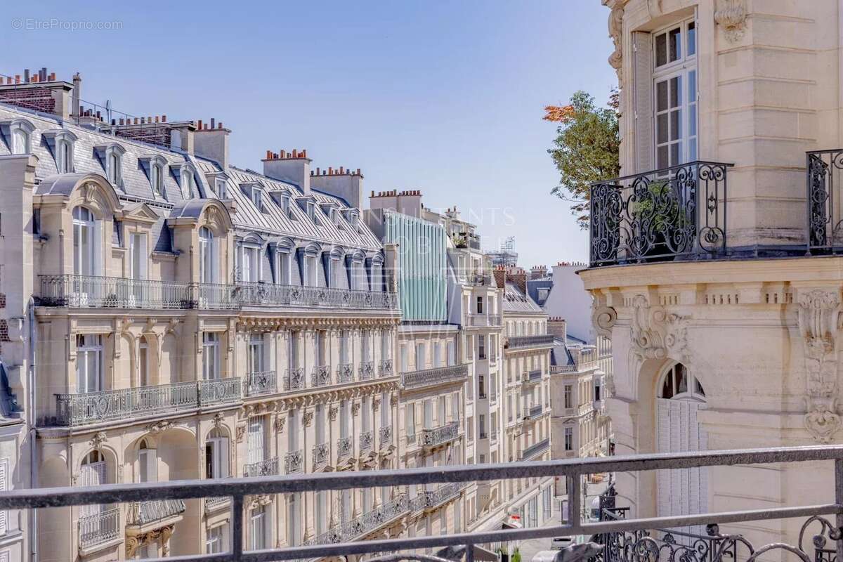 Appartement à PARIS-8E