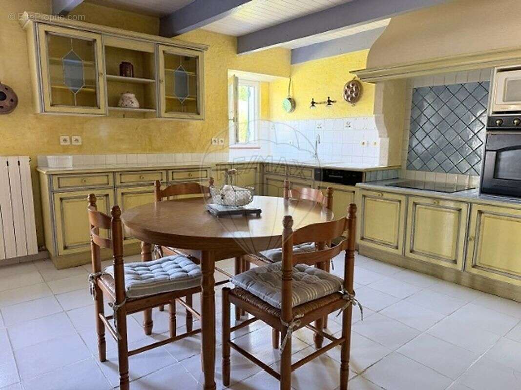 Maison à CHAILLEVETTE