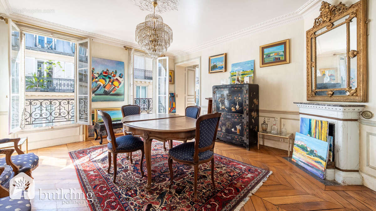 Appartement à PARIS-8E