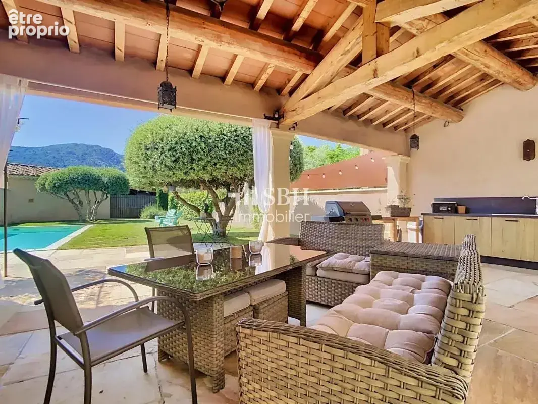 Élégante Propriété avec Piscine à Maubec - Vue Luberon - photo 4
