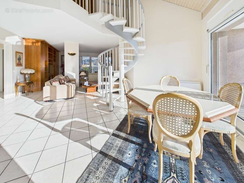 Appartement à AMBILLY