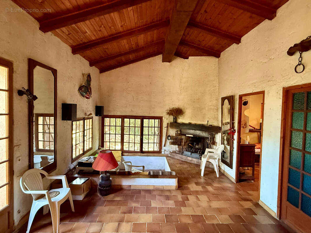 maison T6 de 135 m2 sur 1172 m2 de terrain - photo 4