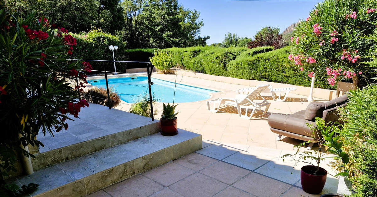 Maison à BAGNOLS-EN-FORET