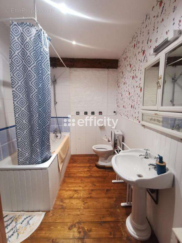 Maison à SAINT-SEVER-CALVADOS