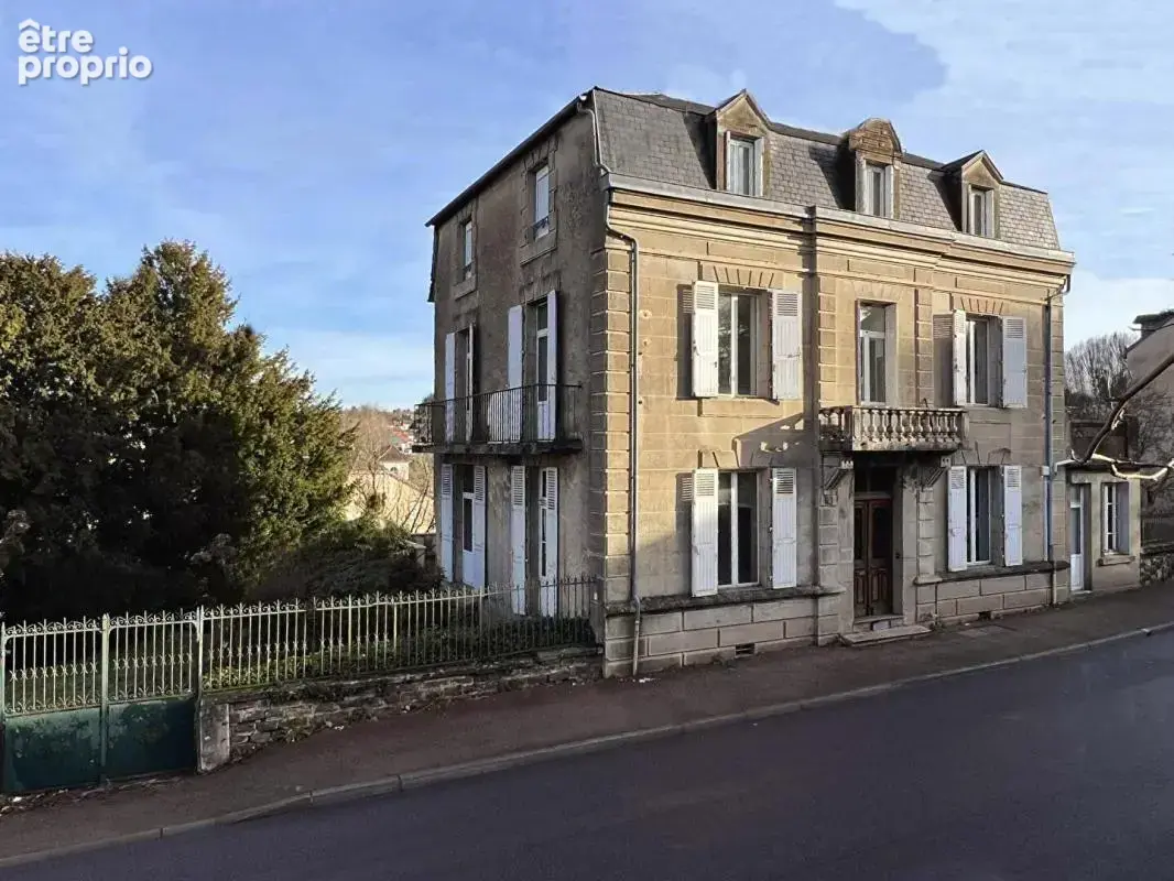 Maison à SAINT-YRIEIX-LA-PERCHE