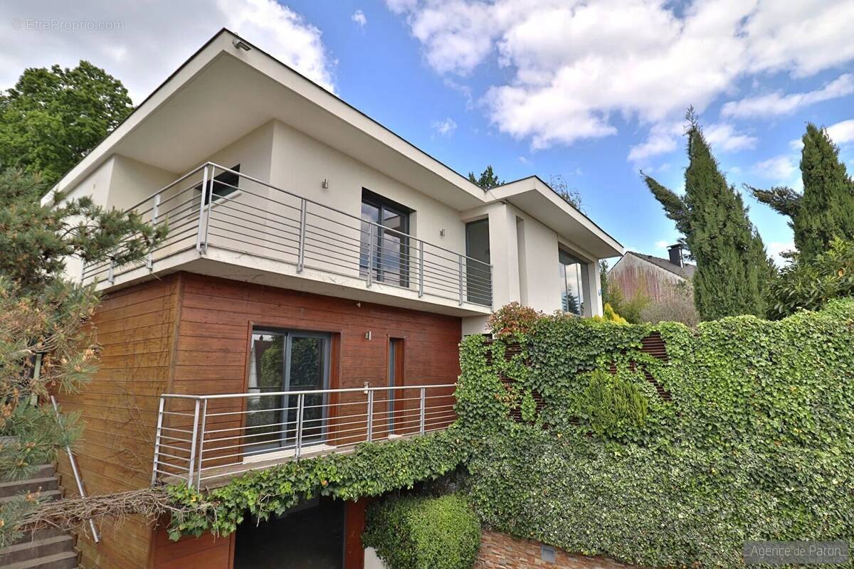 Maison à VERRIERES-LE-BUISSON