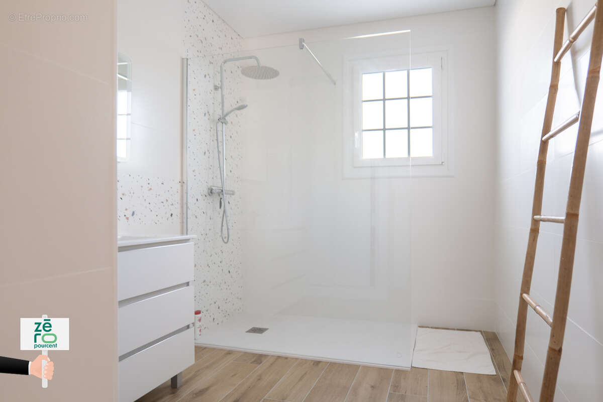 Le Fenouiller   Maison de plain-pied rénovée avec fort potentiel à 400 m du centre - photo 9