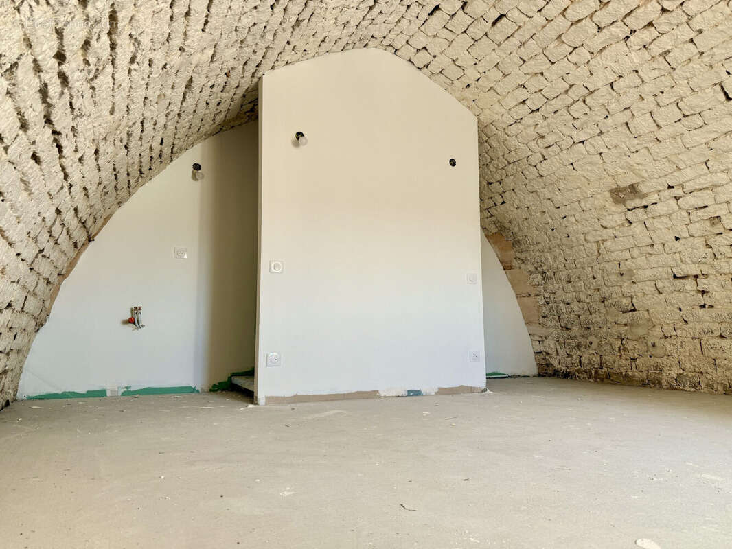 Dickjan POPPEMA vous propose une appartement T4 dans un ancien château - Appartement à SAINT-CHRISTOL