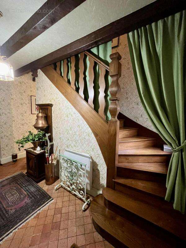 Maison à NOTRE-DAME-DE-SANILHAC