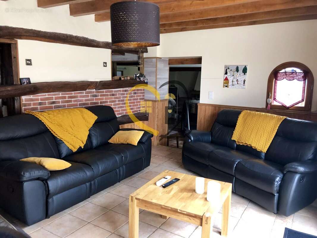 Maison à IVOY-LE-PRE