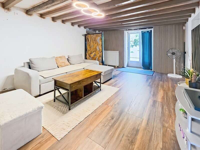 Maison en pierre rénovée avec dépendances –  Terrain de 2 200 m² - photo 20