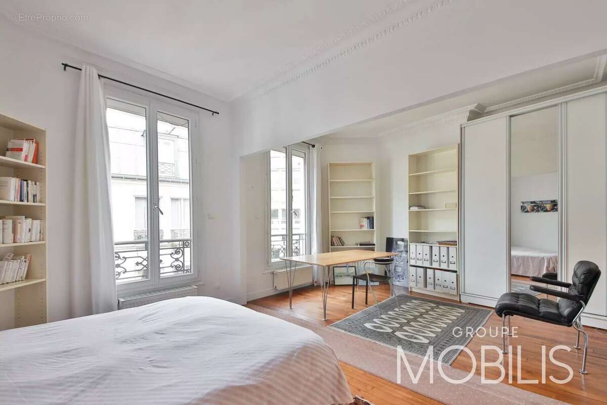 Appartement à PARIS-16E