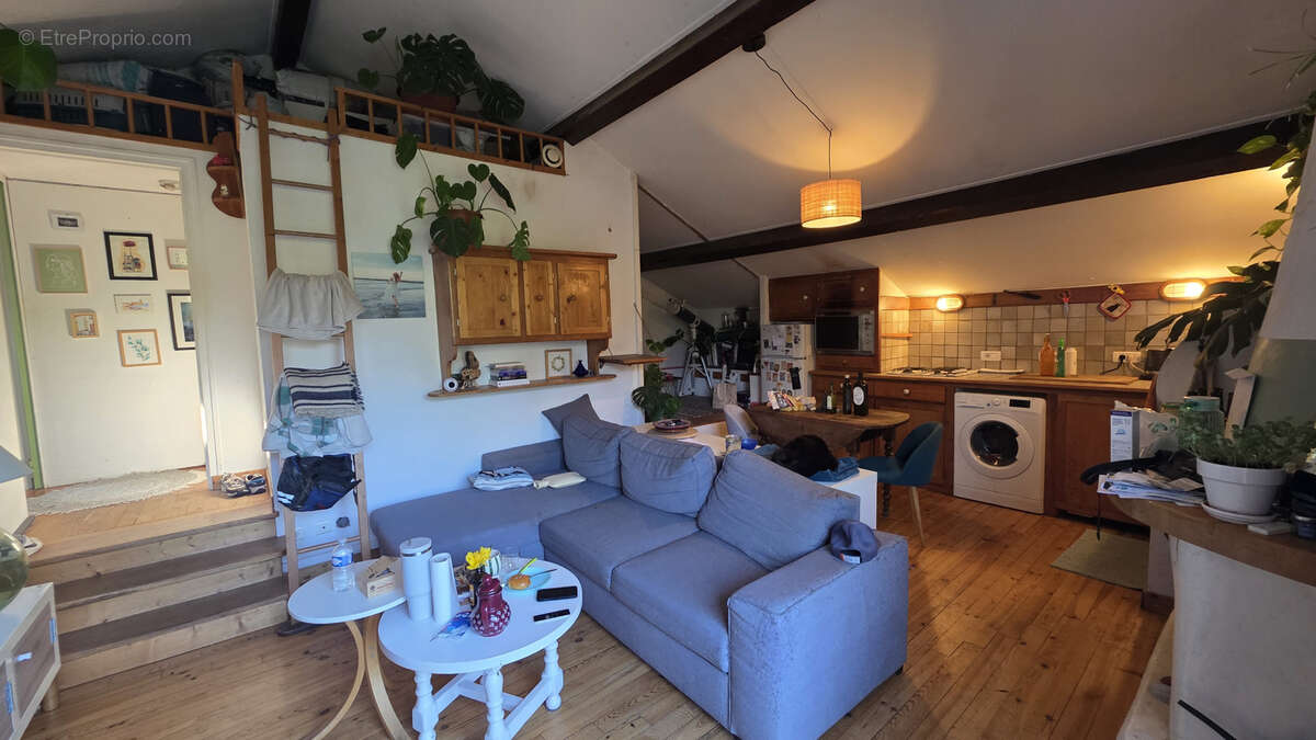 Maison à CHARMES-SUR-RHONE