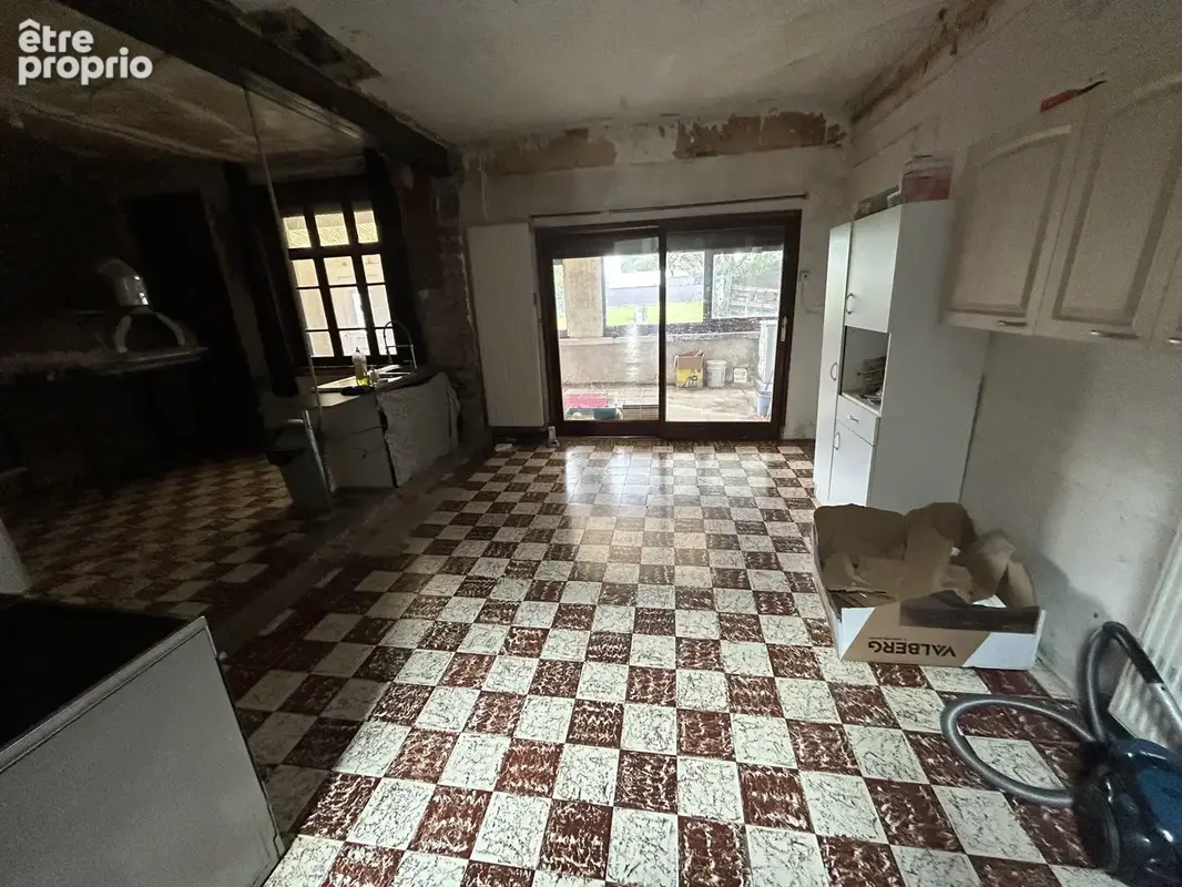 Proche A23, beau potentiel pour cette maison à rénover développant environ 241m2 + sous-sol ! - photo 3