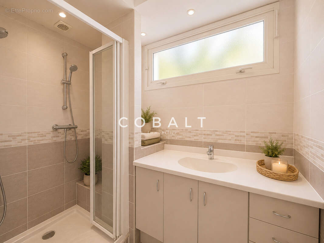 Bel appartement de 50 m2 à rafraîchir dans une résidence avec tennis - photo 12