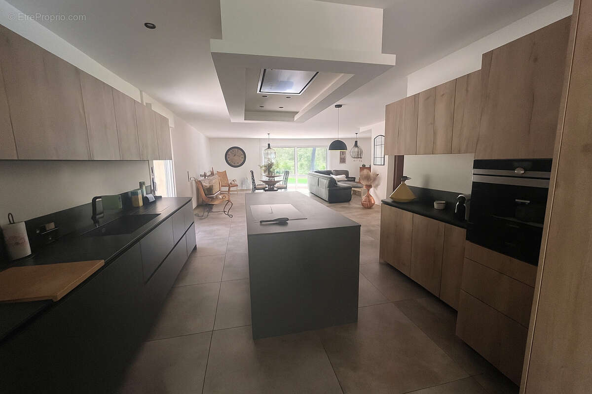 Maison à SOLLIES-TOUCAS