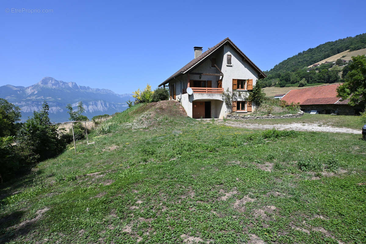 Maison à LA COMBE-DE-LANCEY