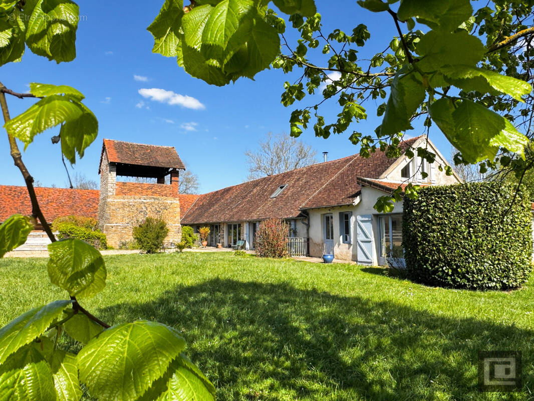 Maison à SAINT-GENGOUX-LE-NATIONAL