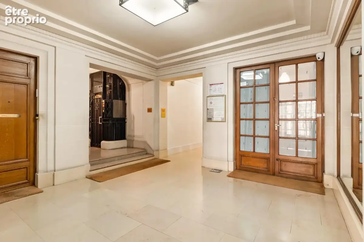 Paris 17e – Wagram – Appartement de deux pièces aux beaux volumes - photo 12