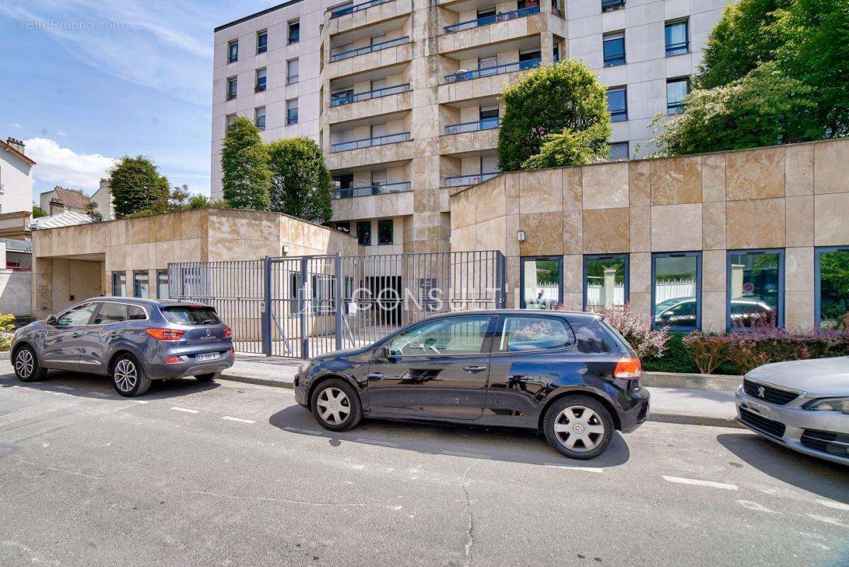 Commerce à COURBEVOIE