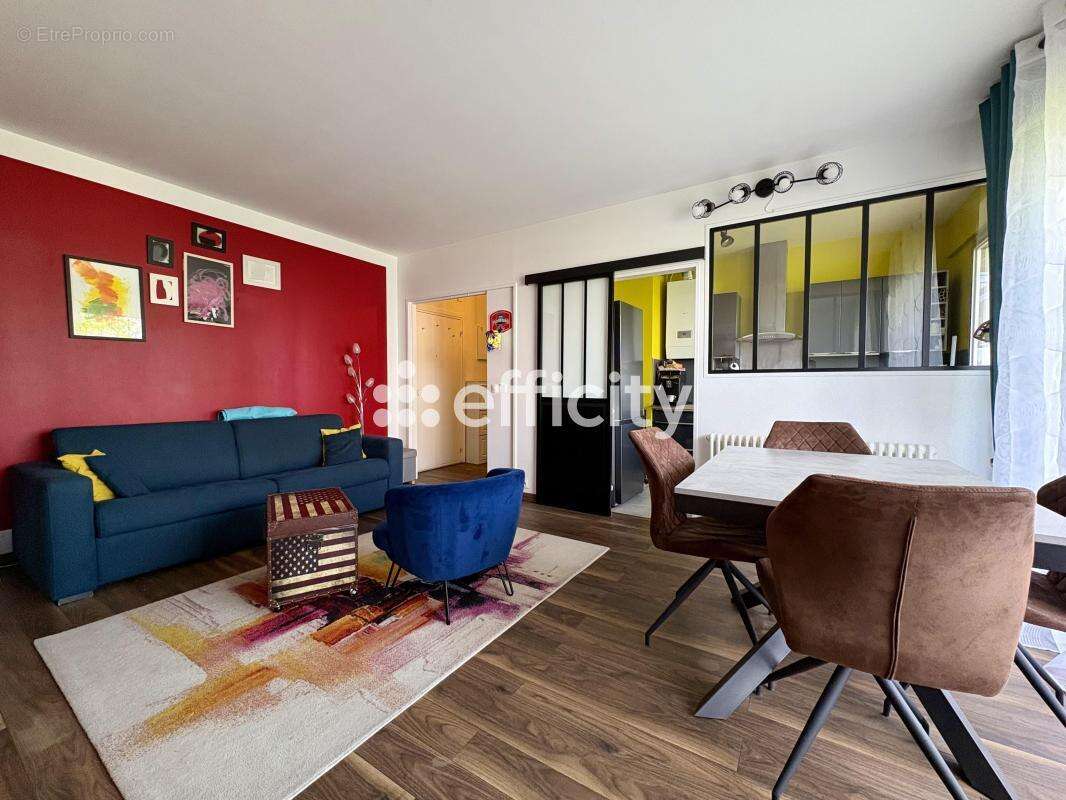 Appartement à COURBEVOIE