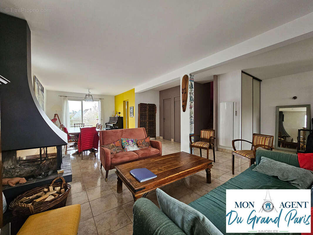 Maison à VERRIERES-LE-BUISSON