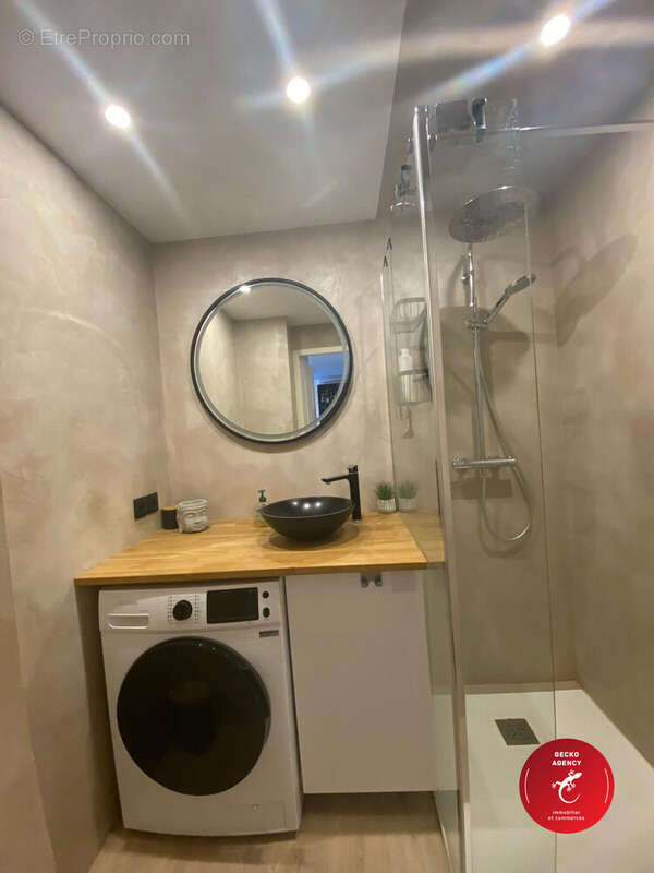 Appartement à ROQUEBRUNE-SUR-ARGENS
