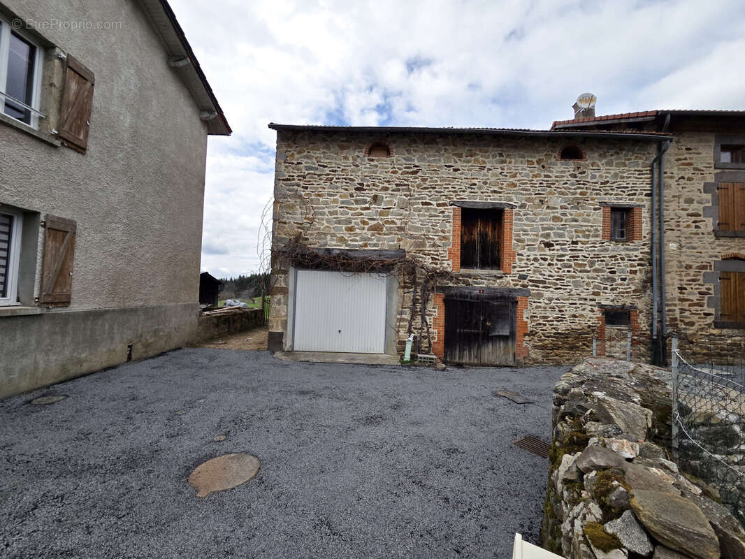 Autre à CHAMPAGNAC-LE-VIEUX