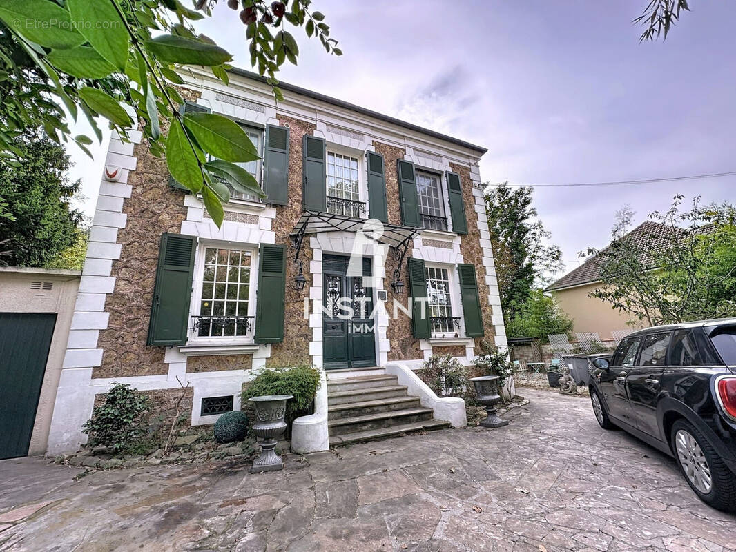 Maison à LE PERREUX-SUR-MARNE