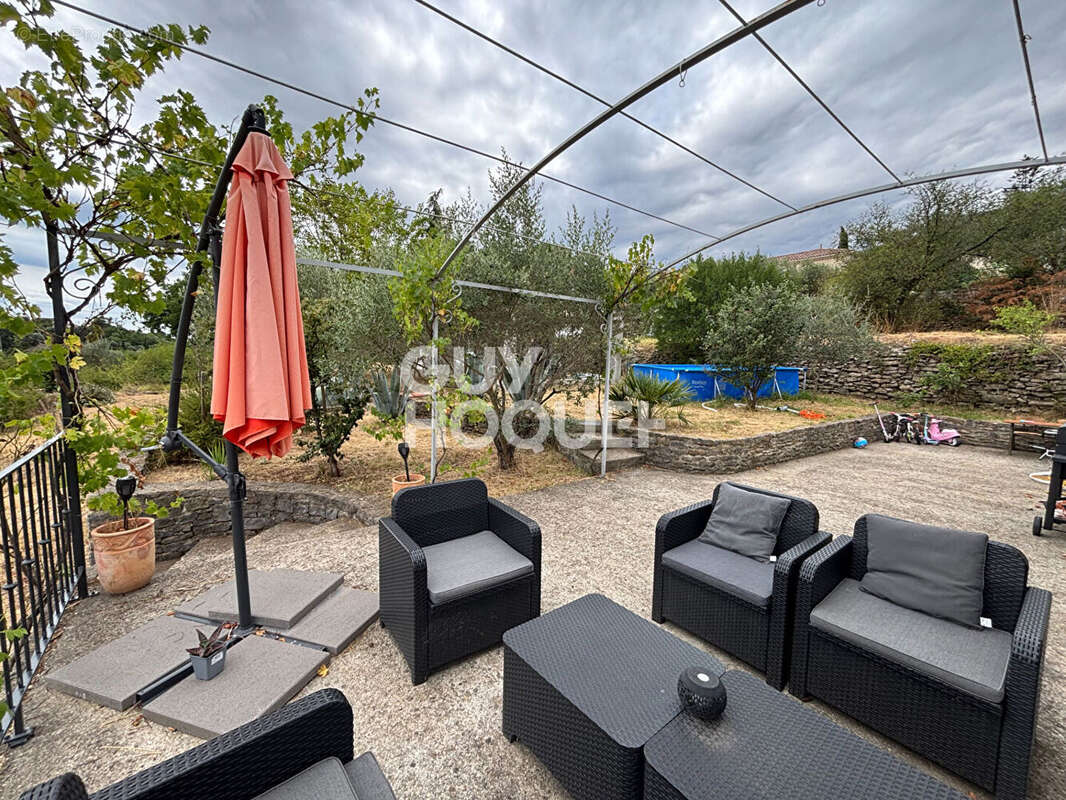 Maison de plain-pied avec dépendance  130 m² habitables sur terrain de 1 416 m²  Aubenas Actuellement louée - photo 2