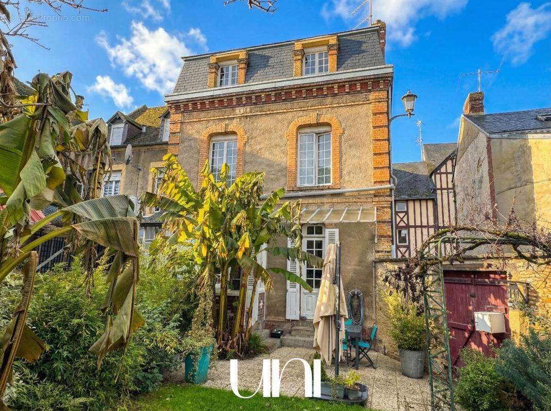 Maison à MEZIDON-CANON