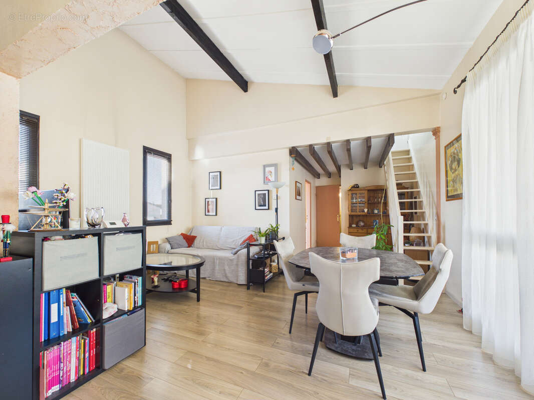 Appartement à SARTROUVILLE