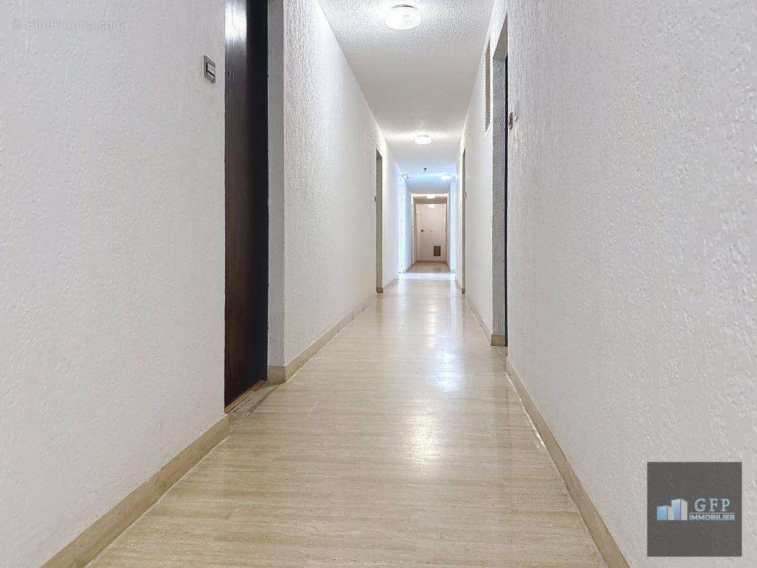 Appartement à BORMES-LES-MIMOSAS