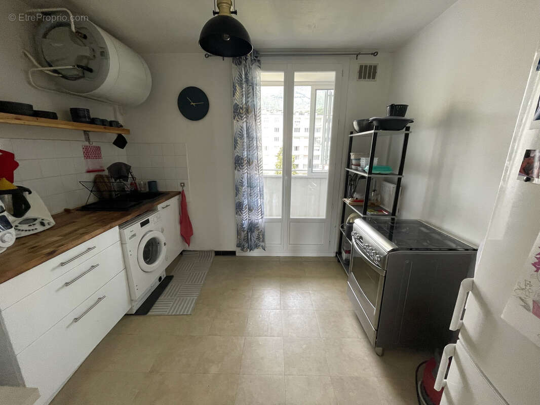 Appartement à LE PONT-DE-CLAIX