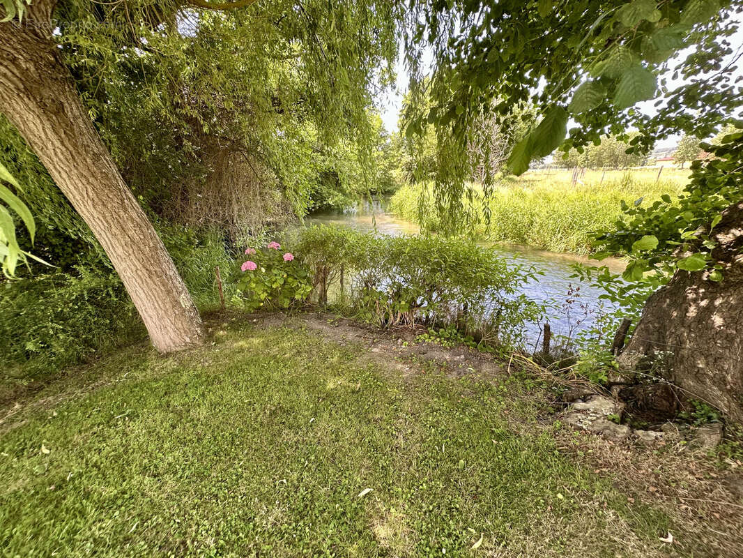 Belle maison familiale de 185 m2   Un véritable havre de paix en bord de rivière - photo 26
