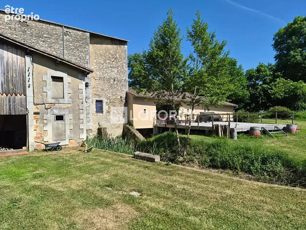 Maison de caractère, ancienne Minoterie, Atelier d'artiste et dépendances. - photo 3
