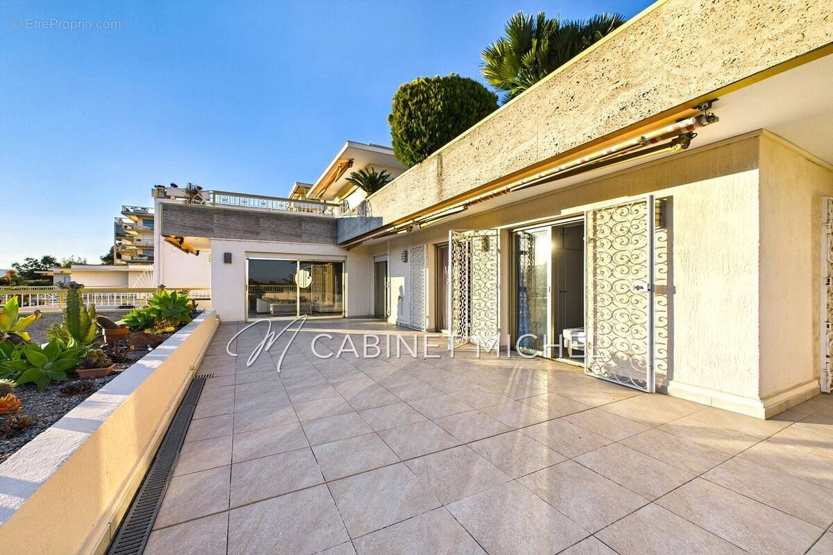 Appartement à MANDELIEU-LA-NAPOULE