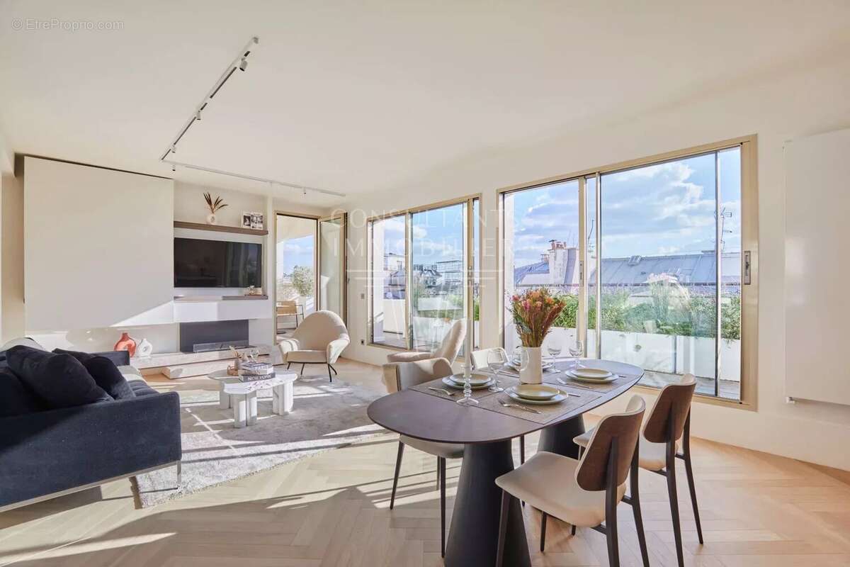 Appartement à PARIS-8E