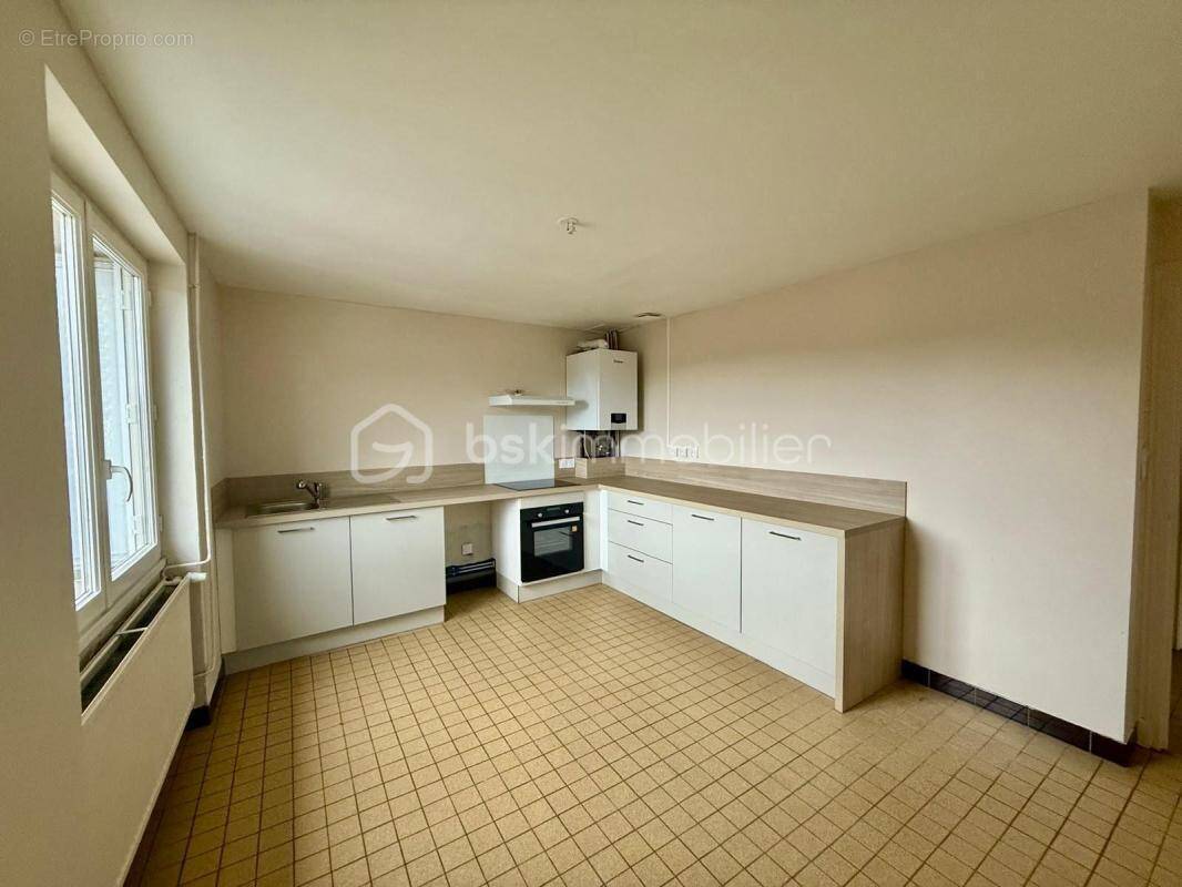 Appartement à COURS-LA-VILLE