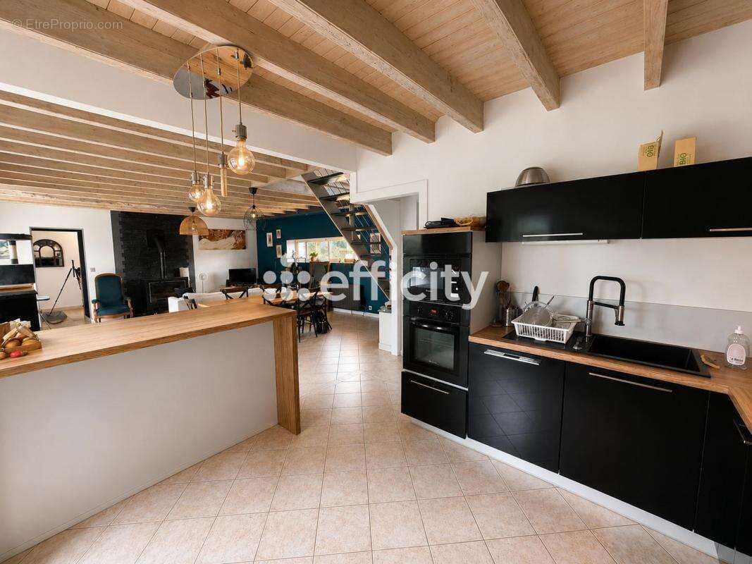 Maison 175 m² à Baulon  - photo 7