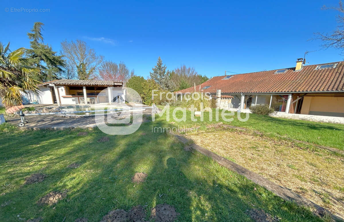 Maison à SAINT-TRIVIER-SUR-MOIGNANS