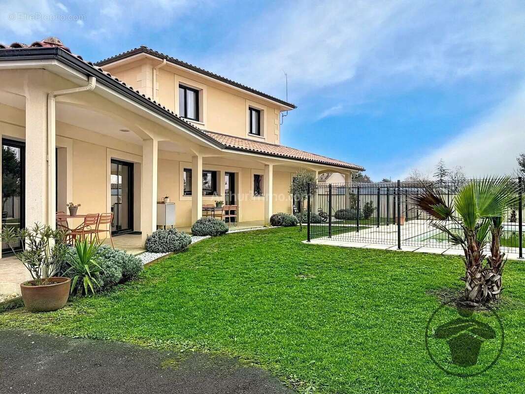 Maison à CAMPS-SUR-L'ISLE