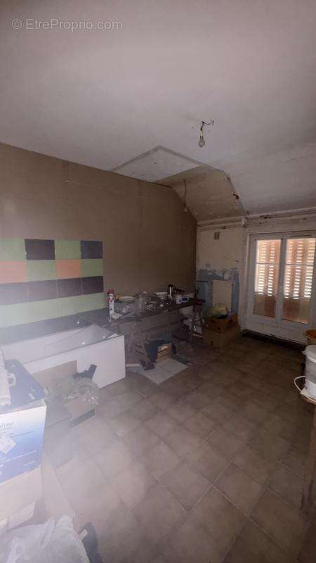 Opportunité à Saisir à Commentry (03) : Immeuble Mixte - Local Commercial + Habitation à l'Étage - photo 8