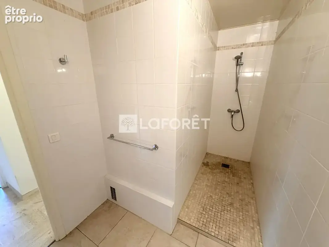 Cannes Oxford / Montrose : appartement 3/4 pièces 102 m² avec Box fermé et Cave - photo 7