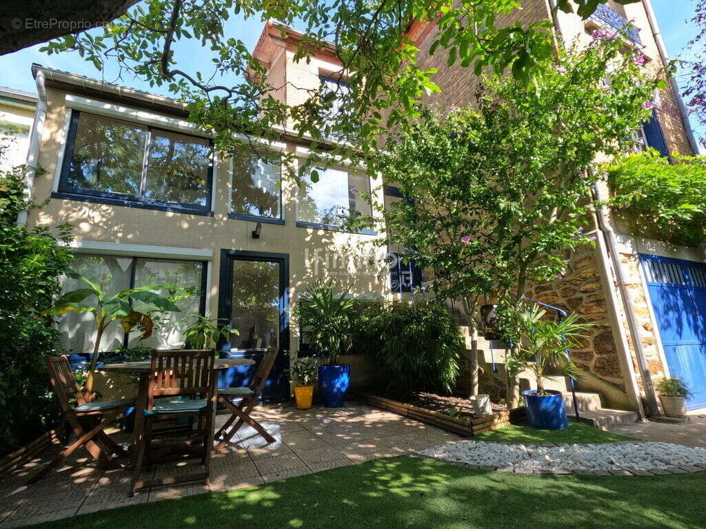 Maison à LE PERREUX-SUR-MARNE