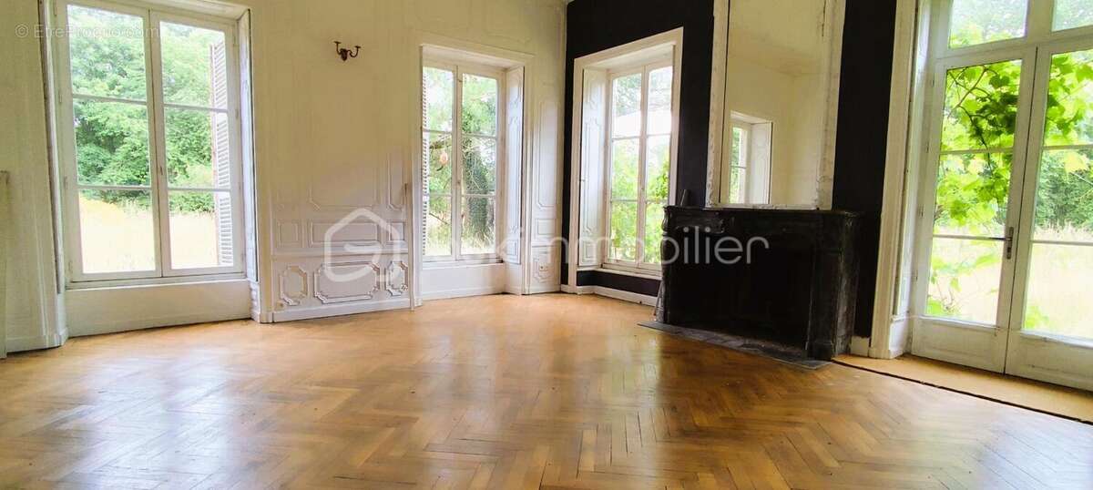 Château à vendre - Aile de château d'exception sur la commune de Parigné – 457 m² – 2 hectares de terrain - photo 12