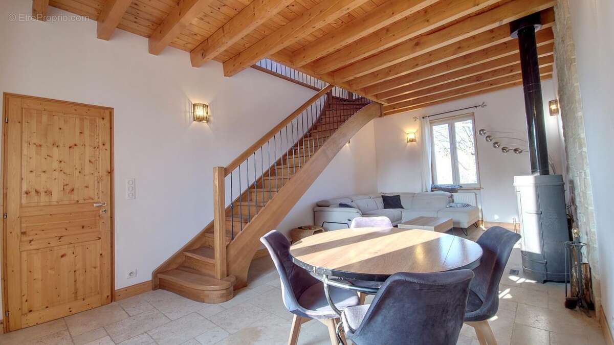 Maison à MAGNY-MONTARLOT