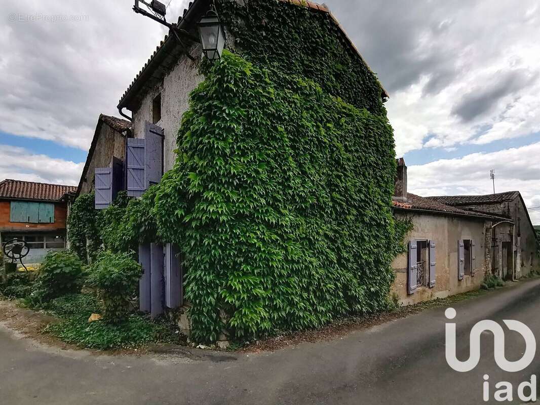 Photo 2 - Maison à SAINT-GERMAIN-DE-MONTBRON