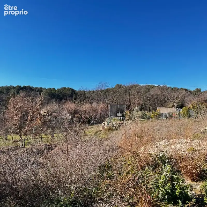 Terrain à GREASQUE